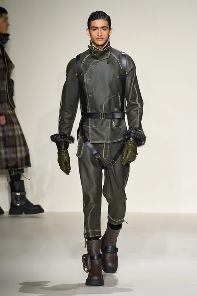 Look 25